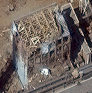 Block 4 des stark beschädigten Atomkraftwerks Fukushima Daiichi
